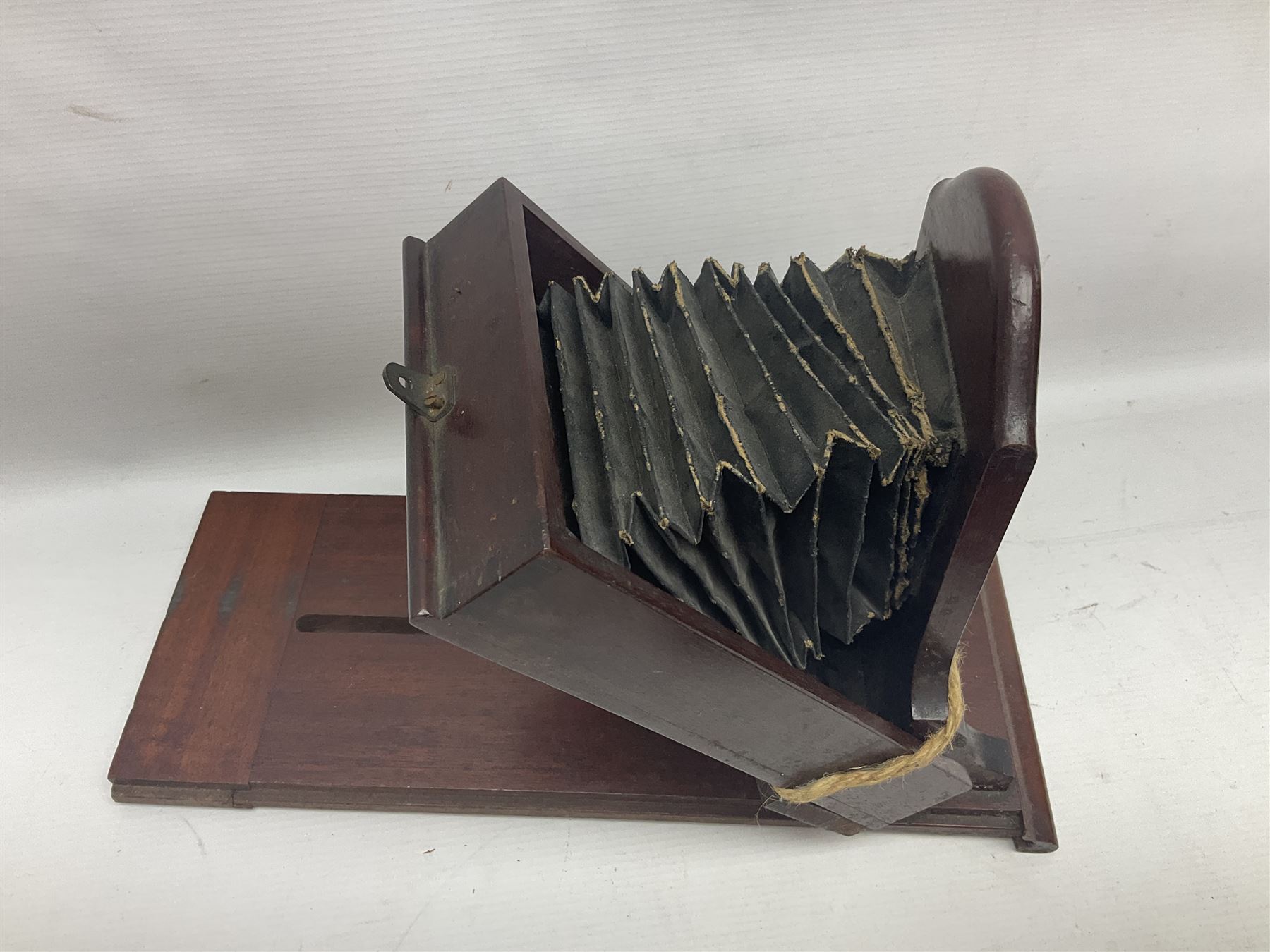 Collation of folding plate cameras of various sizes folding plate in mahogany and lacquered brass, together with camera plates and slides
By vendors repute some slide are from the Gandolfi workshop