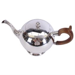 George II Scottish silver teapot, of bullet form with reeded spout and wooden scroll capped handle, upon a spreading circular foot, hallmarked John Kincard, Edinburgh 1731, H14cm