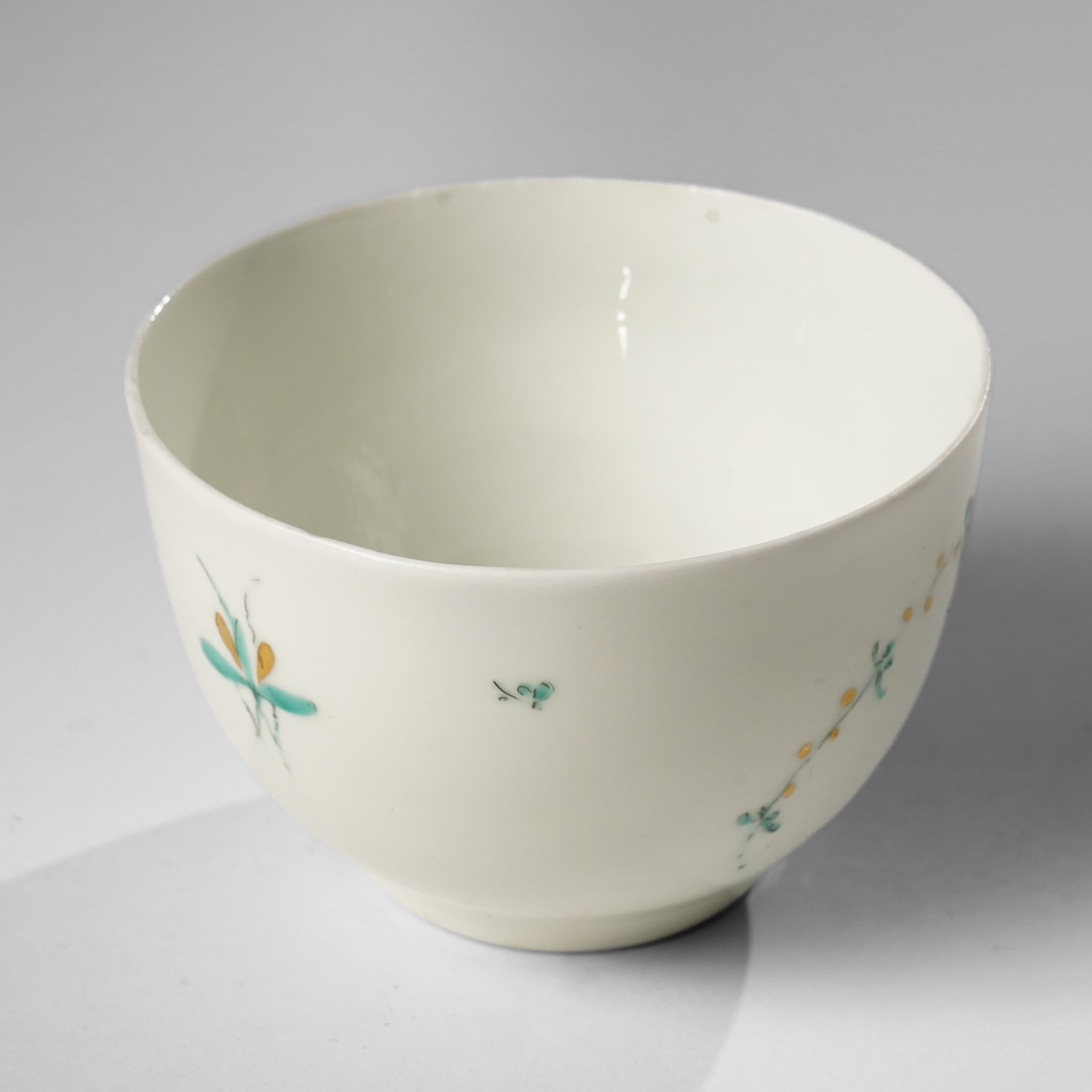 Chinese famille verte dragon bowl, apocryphal Chenghua mark in red to base, D12cm; with another famille verte bowl (2)