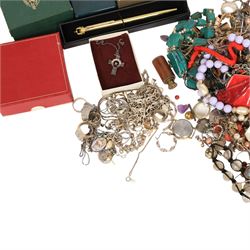 9ct gold jewellery, comprising pair of pearl pendant earrings, glass pendant earrings and four single earrings, silver jewellery including rings, bracelets, lockets etc and a collection of costume jewellery