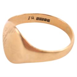 9ct gold signet ring with engraved initial G, hallmarked 