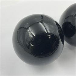 Pair of obsidian spheres, D5cm 