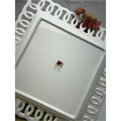 Royal Albert Old Country Roses pattern tea and dinner wares, including tiered cake stands, cake plate, napkin rings, egg cups, pierced serving platters, etc 