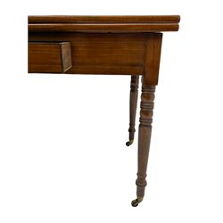Georgian mahogany tea table, fold-over top with gate-leg action, single drawer
