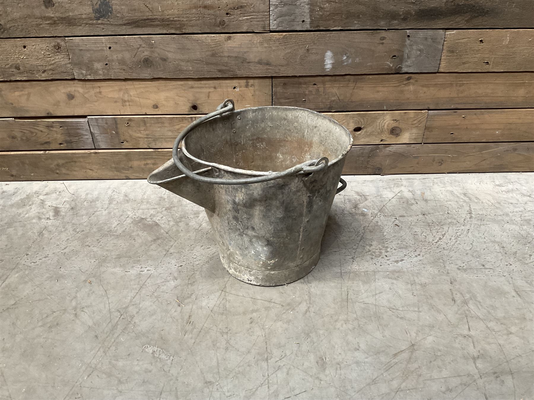 Vintage galvanised dolly tub with galvanised tub and two buckets