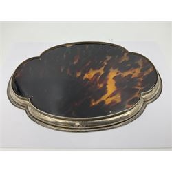 1920's silver and tortoiseshell dressing table tray, of quatrefoil form, the lobed silver edge encasing a tortoiseshell center with silver acanthus detail, hallmarked Elkington & Co Ltd, Birmingham 1921, L25cm W18cm