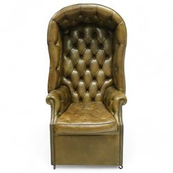 20th century George II style leather upholstered hall porters chair, brass studded upholstered with piping in leather on all sides, the inside top back arms and seat are all pleated and deep buttoned, with removable seat pad, on castors