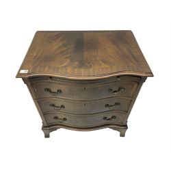Georgian design mahogany serpentine bachelor's chest, fitted with slide over three drawers, on bracket feet