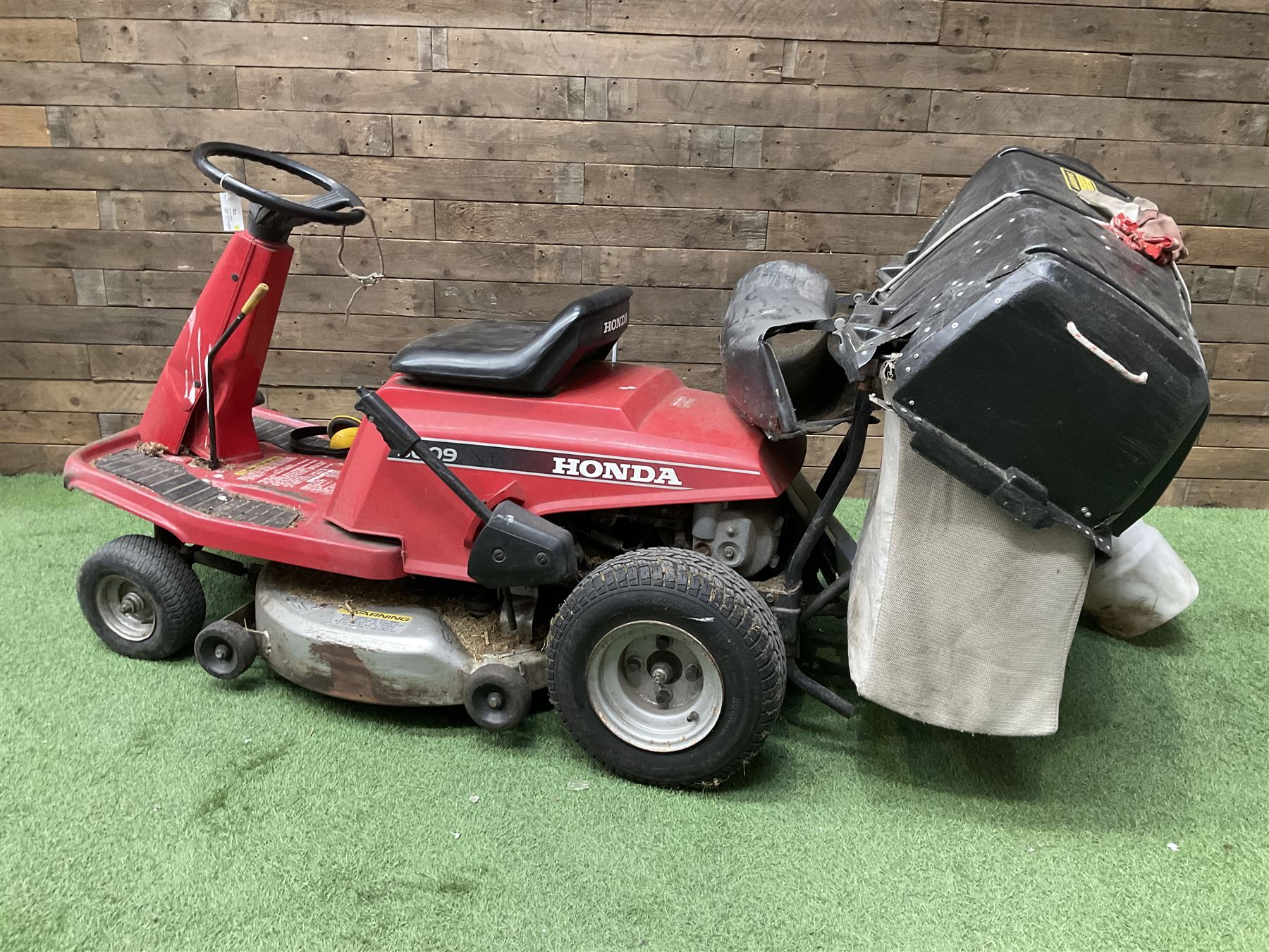 Honda 3009 Garden ride on mower with trailer THIS LOT IS TO BE COLLECTED BY APPOINTMENT FROM DUGGLEBY STORAGE GREAT HILL EASTFIELD SCARBOROUGH YO11 3TX Garden Home Commercial Assets