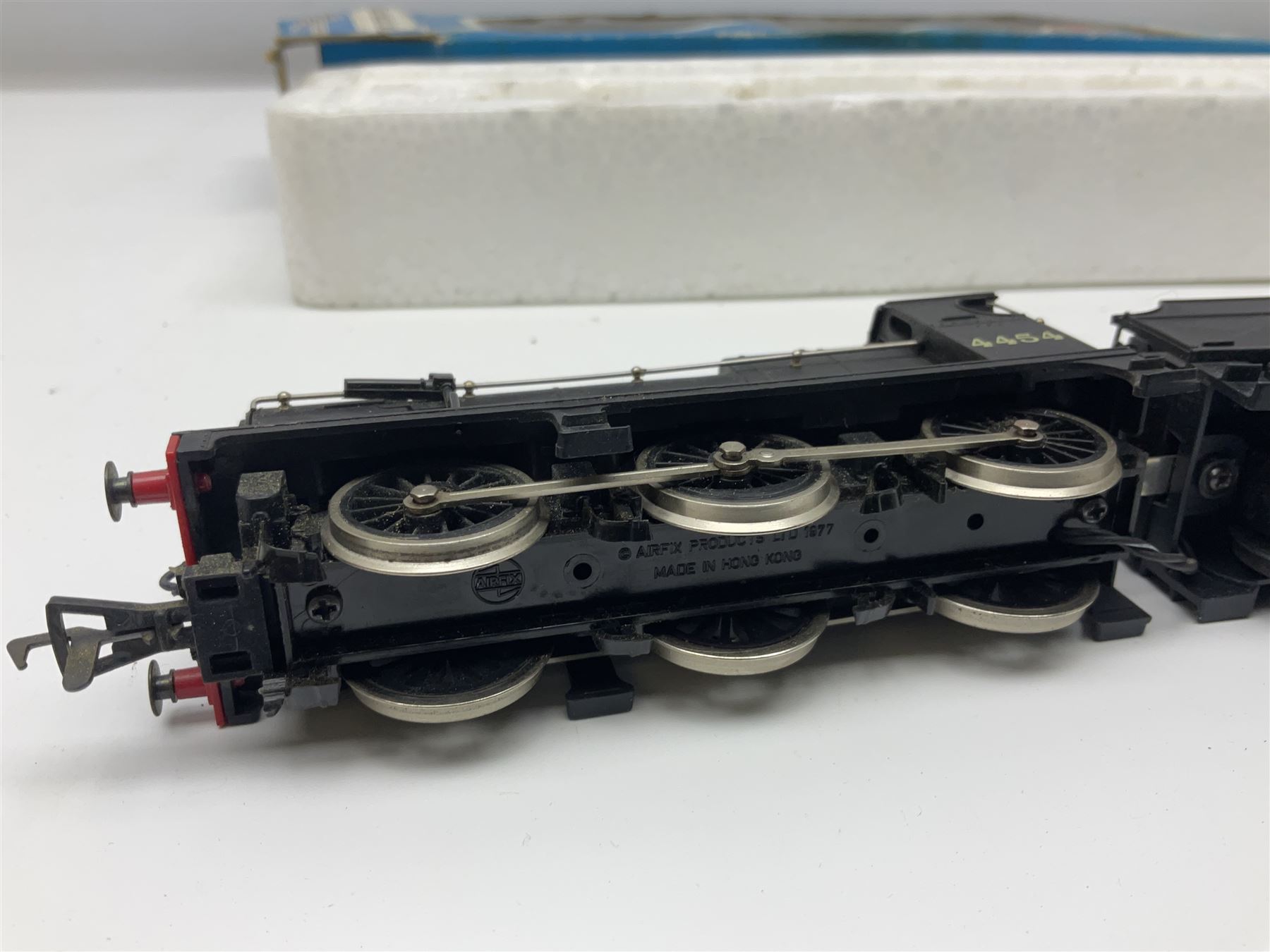 Airfix '00' gauge - Castle Class 4-6-0 locomotive 'Pendennis Castle' No.4069; Class 6P/7P Rebuilt Royal Scot 4-6-0 locomotive 'Royal Scot' No.46100; both boxed; Class 4F 0-6-0 locomotive No.4454 in associated box; another unboxed Class 4F 0-6-0 locomotive; and Class 14XX 0-4-2 tank locomotive No.1466 for spares or repair