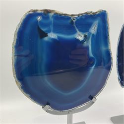 Pair of blue agate slices, polished with rough edges, raised upon silvered metal stands, H26cm
