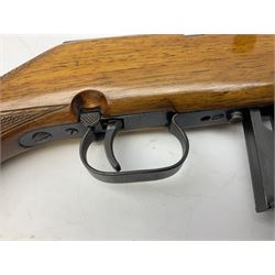 Italian Beretta .22 LR bolt-action or semi-automatic sporting rifle with 52cm barrel, 10-shot magazine and side safety No.10150 L98.5cm overall SECTION 1 FIRE-ARMS CERTIFICATE REQUIRED