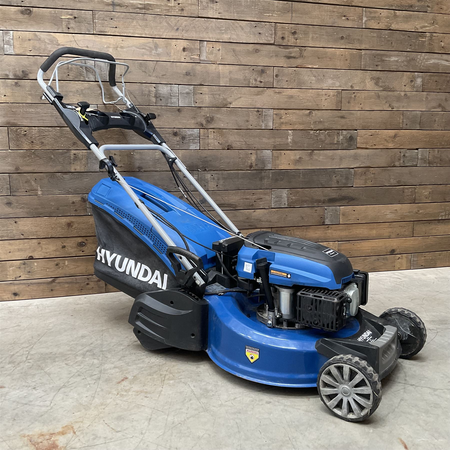 Hyundai HYM530SPER electric start petrol lawnmower