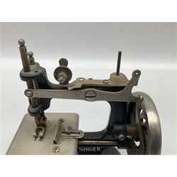 Singer mini sewing machine, together with Holly hobbie mini sewing machine and other sewing machine models, Singer H15cm