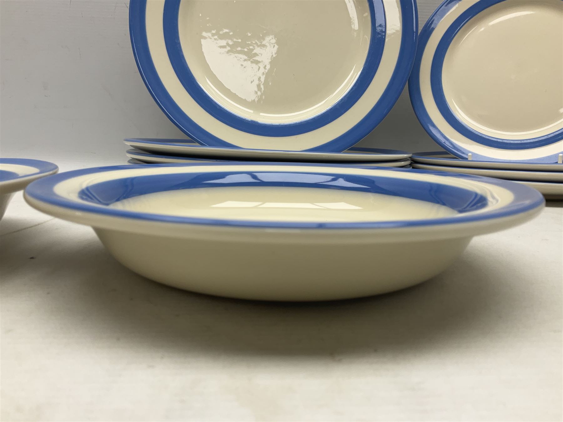 TG Green Cornish kitchen ware, to include coffee pot, pint milk jug, nine storage jars for various items, four dinner plates, etc (25)