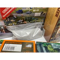 'N' gauge trackside accessories - seven Faller buildings and bridges etc Nos.N212113, N222121, N222583, N222174, N222128, Z282730 & Z282707; two others by Vollmer Nos.N7657 & N7724; four boxes of Gaugemaster Ballasted Underlay; grit and Foliage Clusters