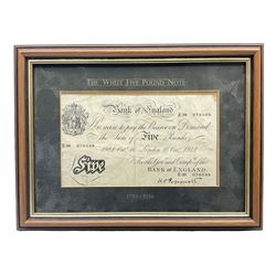 Bank of England Peppiatt white five pound banknote, October 16th 1944, 'E38 078548', framed