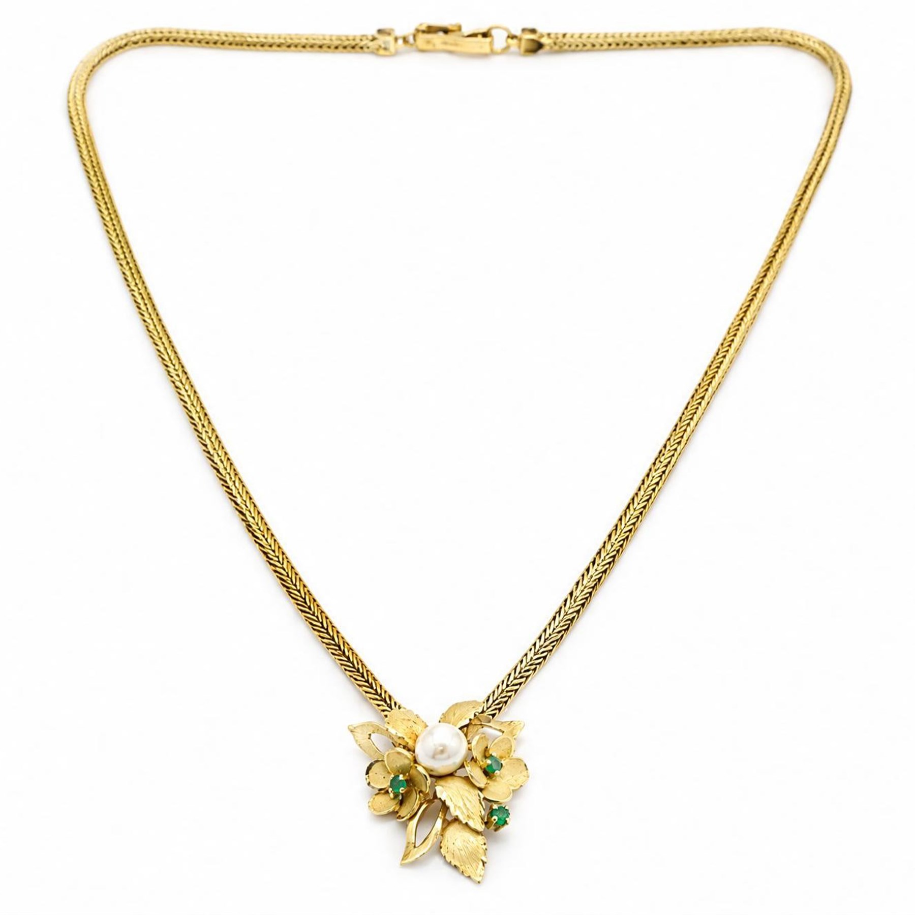 18ct gold pearl and emerald floral necklace, single cultured white / pink pearl, with leaf and emerald set flower surround, to a wheat link chain necklace, stamped