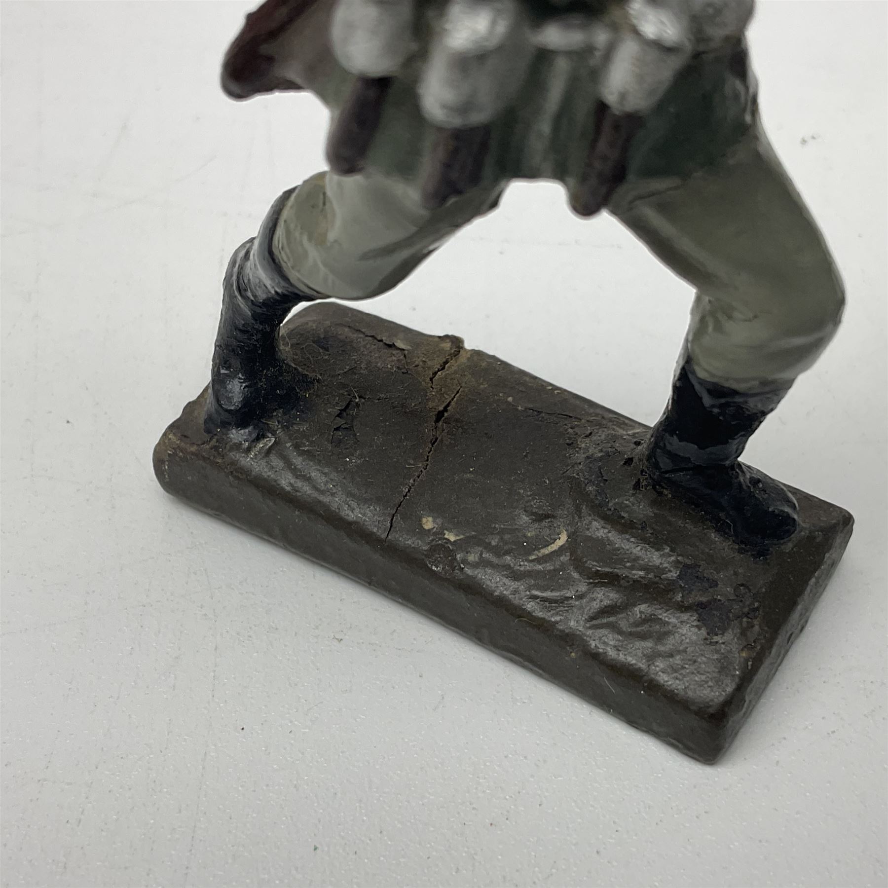 German Lineol Flak Artillery Gun on revolving base H11cm; four other Lineol WW2 German soldiers; and three Elastolin German soldiers including reclining radio operator (8)