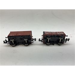 Graham Farish by Bachmann 'N' gauge - Stanier composite first & second coach, Stanier brake second coach, MK1 suburban composite coach and suburban 57ft brake end coach and four wagons (6)