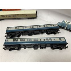 Hornby/Tri-Ang ‘00’ gauge - eight various coaches and eighteen goods wagons; all unboxed (26)