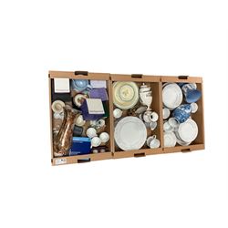 Susie cooper acorn serving dish and small bowls, together with other tea and dinner wares,...