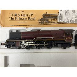 Hornby ‘00’ gauge - Class N15 4-6-0 ‘Sir Dinadan’ locomotive no.795 in SR green; Coronation Class 7P 4-6-2 ‘Duchess of Sutherland’ locomotive no.6233 in LMS maroon; Class 7P 4-6-2 ‘The Princess Royal’ locomotive no.6200 in LMS maroon; Class A4 4-6-2 ‘Mallard’ locomotive no.60022 in BR green; in original boxes (4) 