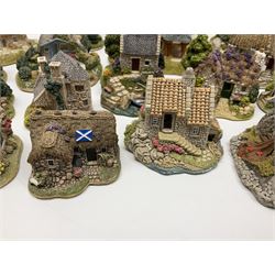 Nineteen Lilliput Lane models from the Scottish Collection, to include John Knox House, Castaway, Pineapple House, etc, all models with original boxes 