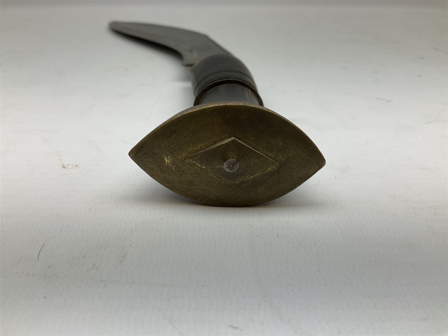 Post WW2 Gurkha kukri, in leather scabbard complete with two skinning knives, 42cm overall