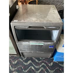 Manitowoc ECS041AG ice maker - spares or repairs- LOT SUBJECT TO VAT ON THE HAMMER PRICE - To be collected by appointment from The Ambassador Hotel, 36-38 Esplanade, Scarborough YO11 2AY. ALL GOODS MUST BE REMOVED BY WEDNESDAY 15TH JUNE.