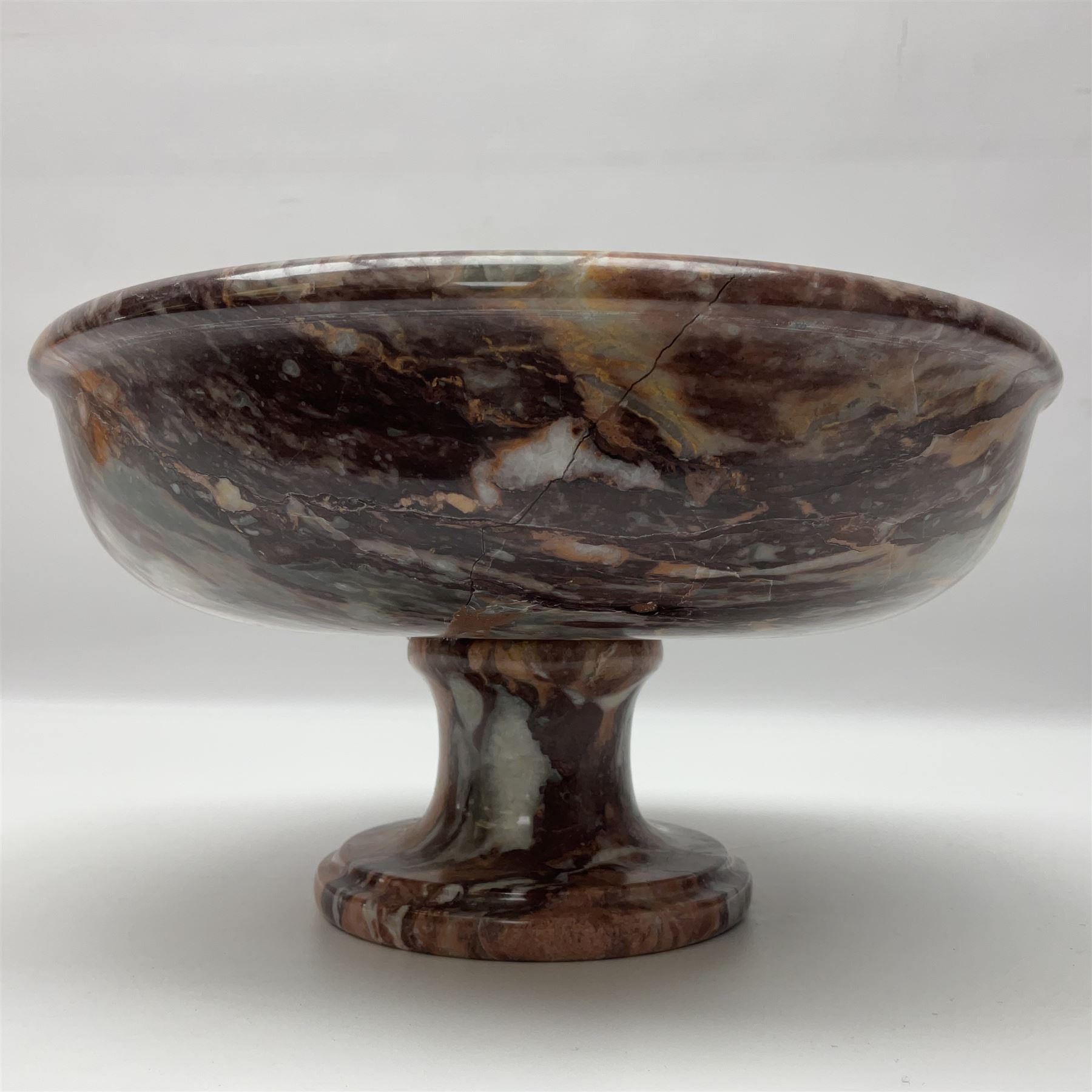 Pink veined marble bowl, of circular form, upon a spreading circular foot, D22cm H12cm