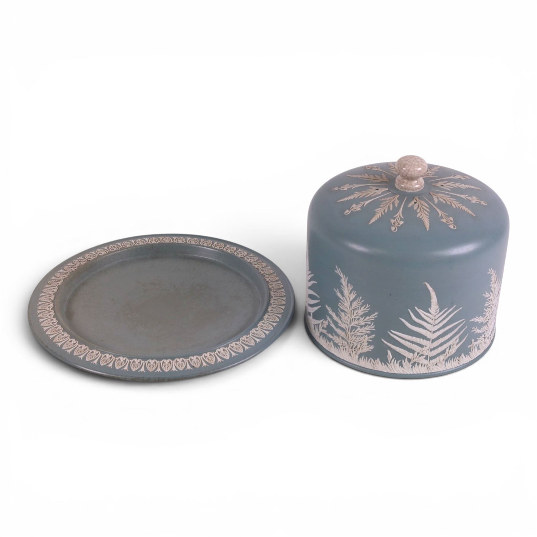 19th century Dudson blue jasperware cheese dome and stand, decorated sprigs of fern leaves and lilies, H26cm
