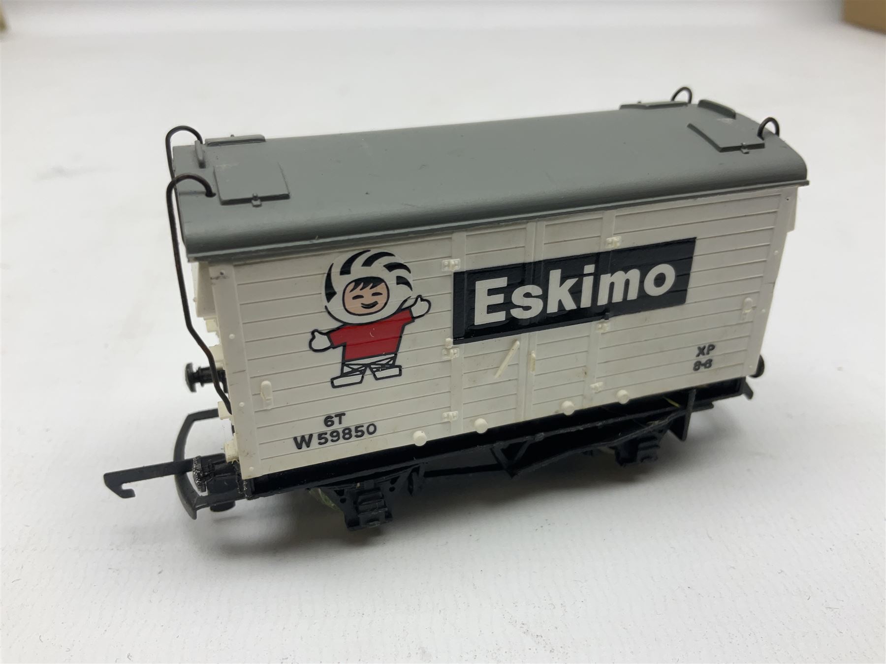 Wrenn '00' gauge - Class A4 4-6-2 steam locomotive 'Mallard' in LNER blue No.4468; boxed; and Refrigerator Van Eskimo Foods; boxed (2)