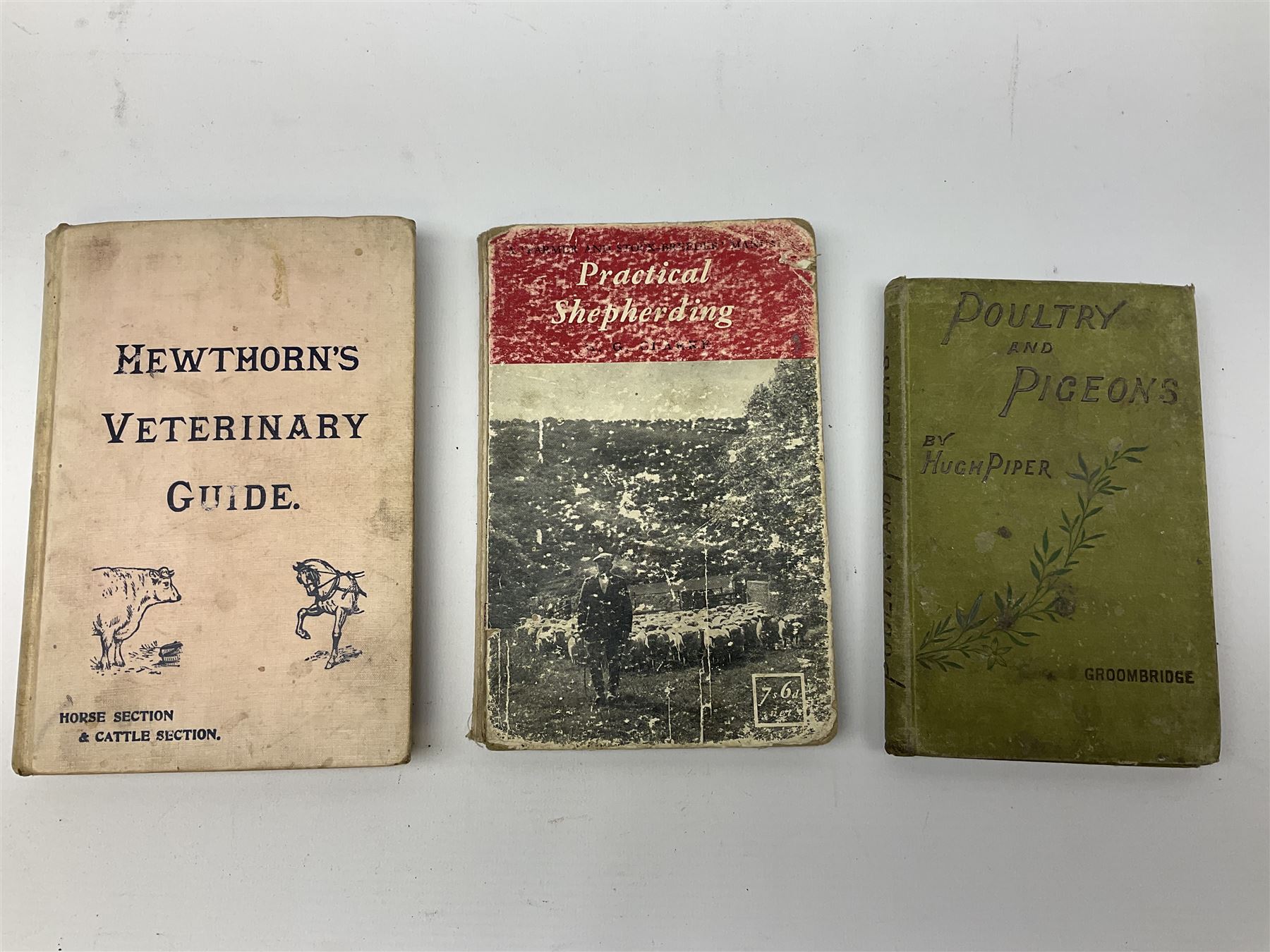 Veterinary fleams and other tools together with various veterinary books, including Hewthorn's Veterinary Guide, Farms and Farming - Vince, Veterinary Practice at Home, etc., and a collection of folding pocket knives, pen knives, hunting knife, etc.