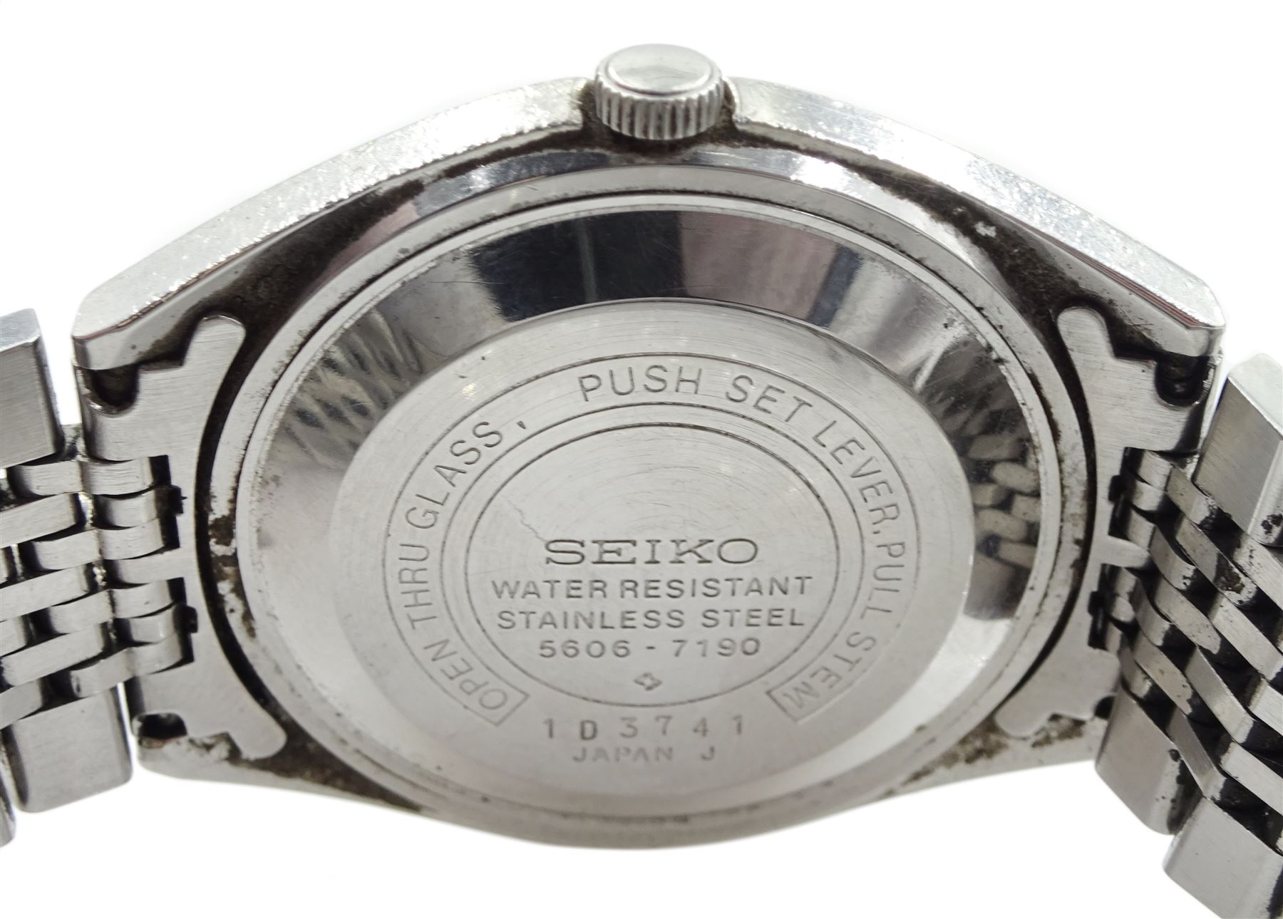 Seiko Lord Matic automatic gentleman's stainless steel bracelet wristwatch, No. 5606-7190 and a Seiko 5 automatic stainless steel bracelet wristwatch, No.7S26-01F0-A4, both 21 jewels, with day/date apertures and boxed
