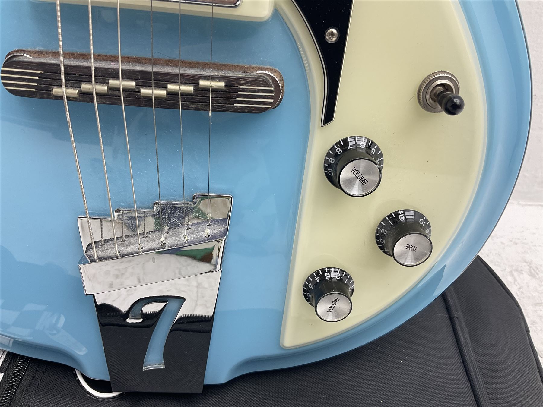 Italia Mondial electric guitar in blue with independent pick-ups, serial no.150066 L100cm; in original Italia carrying case 