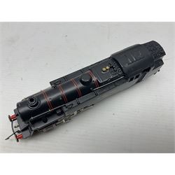 Wrenn '00' gauge - three 4MT Standard 2-6-4 tank locomotives - No.2679 LMS Lined Maroon; boxed with instructions; No.8230 in GWR Green; and No.80033 in BR Lined Black; both in associated Wrenn boxes (3)