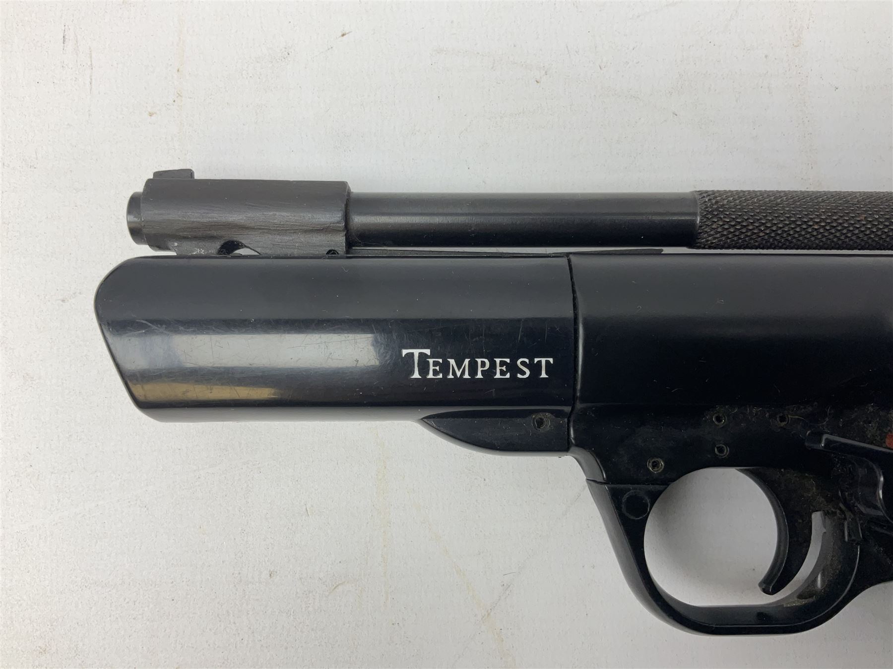 Webley Tempest .22 air pistol with top lever action L26cm; in original box with tin of pellets