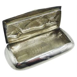 Modern silver snuff box, of rounded rectangular form, the hinged cover decorated in relief with a dog, hallmarked C M E Jewellery Ltd, Birmingham import 1994, and stamped 925, approximate weight 0.80 ozt (25 grams)