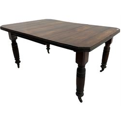 Edwardian walnut extending dining table, with leaf and winding handle