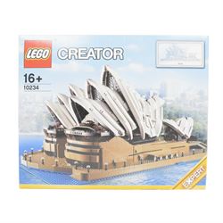 Lego Creator Sydney Opera House no. 10234, boxed with instructions
