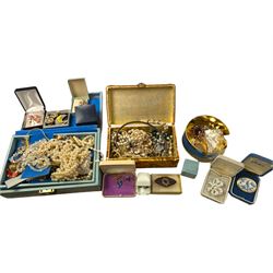 Collection of costume jewellery, including brooches, beaded necklaces, earrings, etc