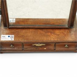 George III mahogany toilet mirror, swing mirror in moulded frame with carved inner slip, fitted with three drawers, on ogee bracket feet (W38cm, H56cm); together with a similar toilet mirror (W41cm, H58cm)