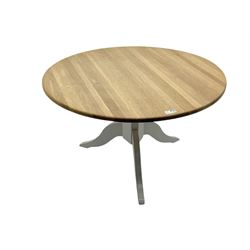 Contemporary Neptune 'Chichester' dining table, circular oak plank top over a grey painted pedestal base, raised on three curved supports