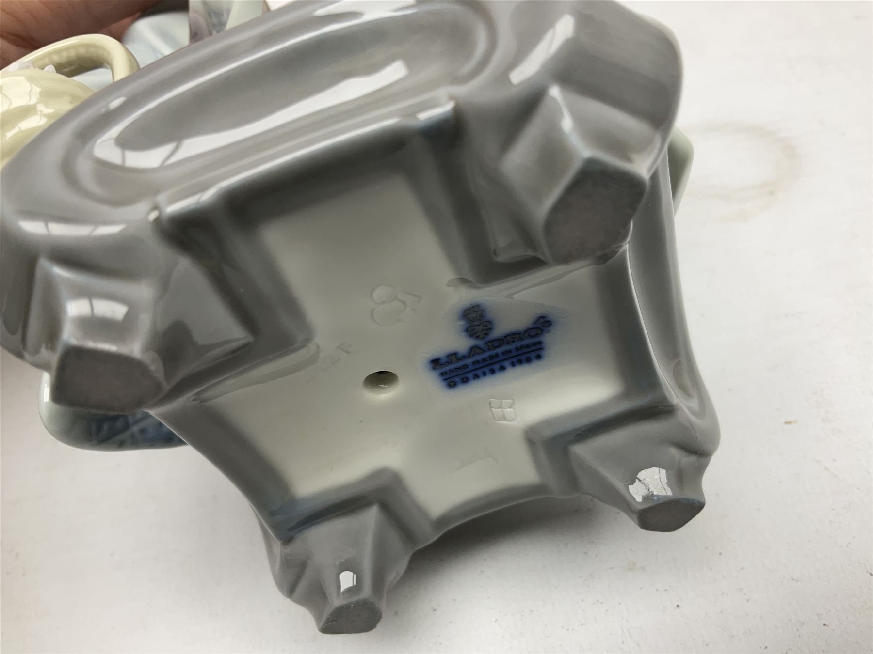 Two Lladro Japanese Ladies figures, comprising Kiyoko no 1450 and Yuki no 1448, both issued 1983, retired 1998, largest example H20cm