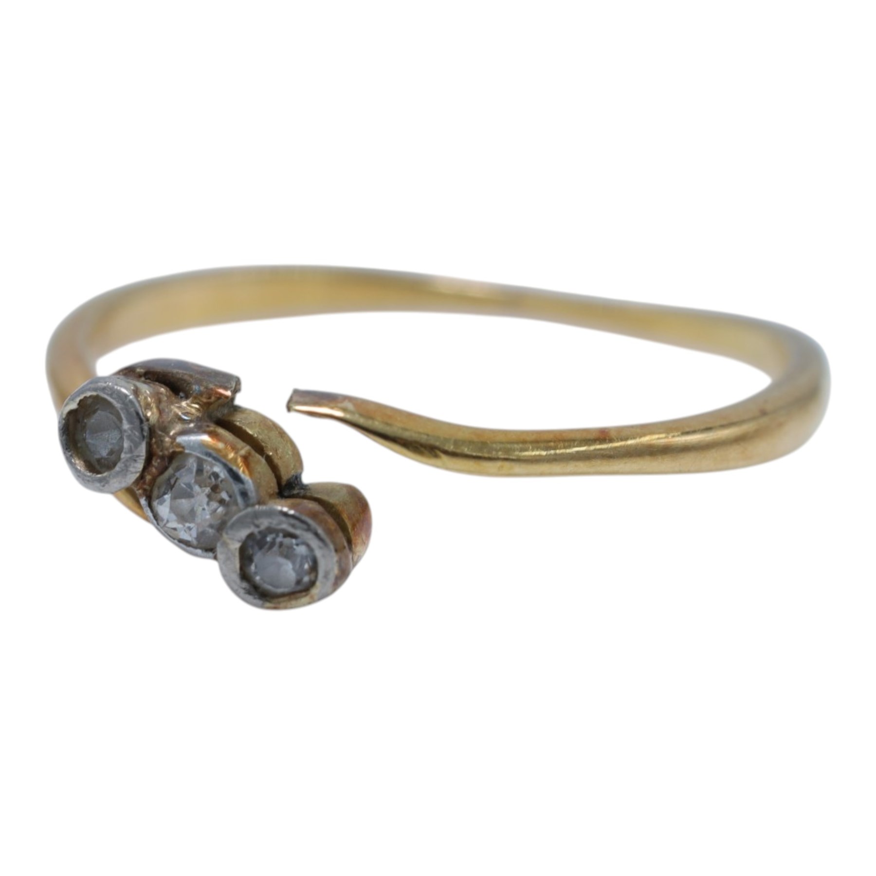 18ct gold three stone diamond ring
