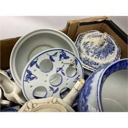 Quantity of blue and white ceramics to include Chinese ginger jar decorated with flowers, the cover with dog of Fo finial, Delft style ceramics including cow creamer, vases, teapot etc