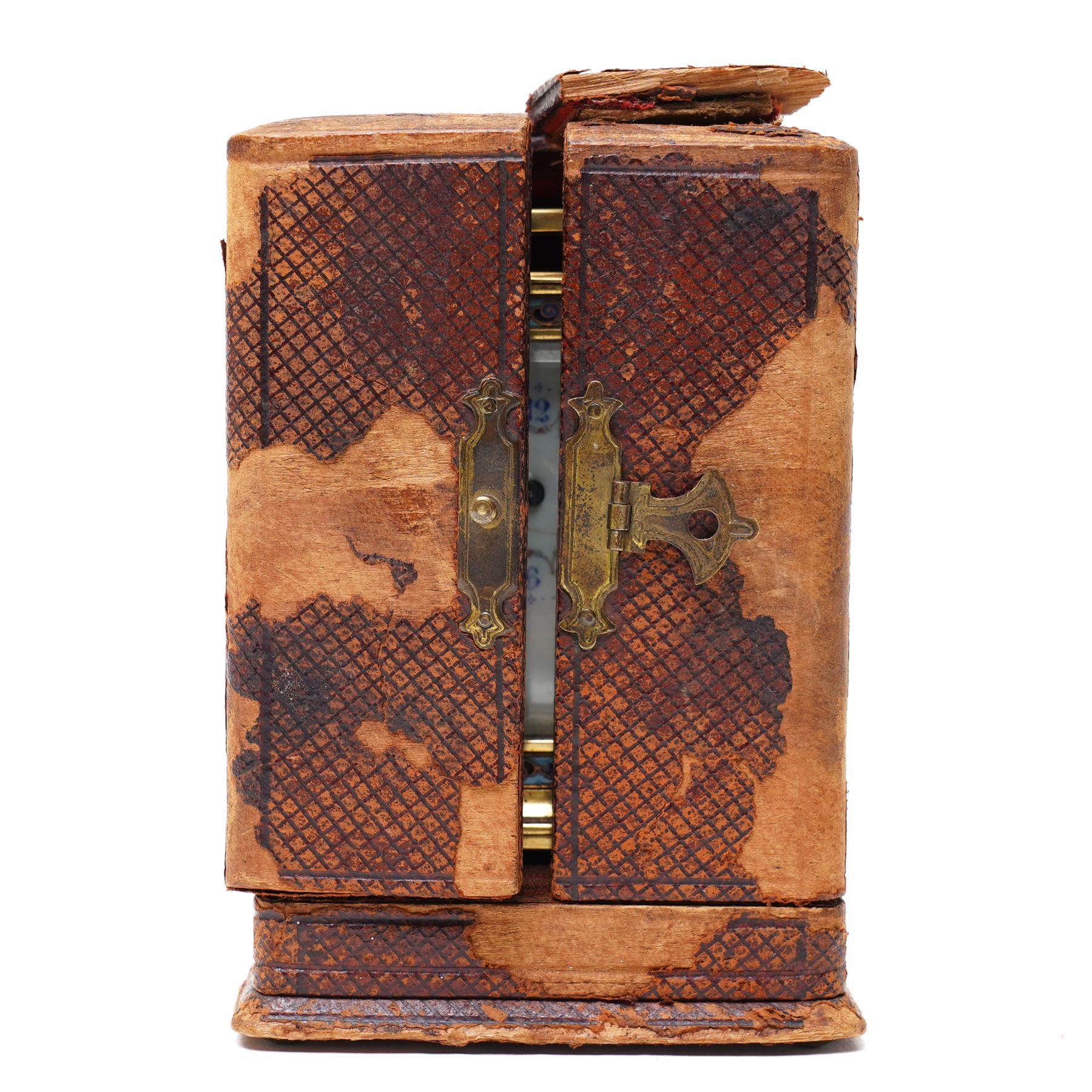 French- Edwardian miniature brass 8-day timepiece carriage clock with cloisonné panels to both base and cornice and paste gems to the front columns, decorative porcelain dial with a floral swag, blue Arabic numerals, minute track and pieced steel hands, square viewing glass to the top with a silvered lever escapement, with original leather bound traveling case.