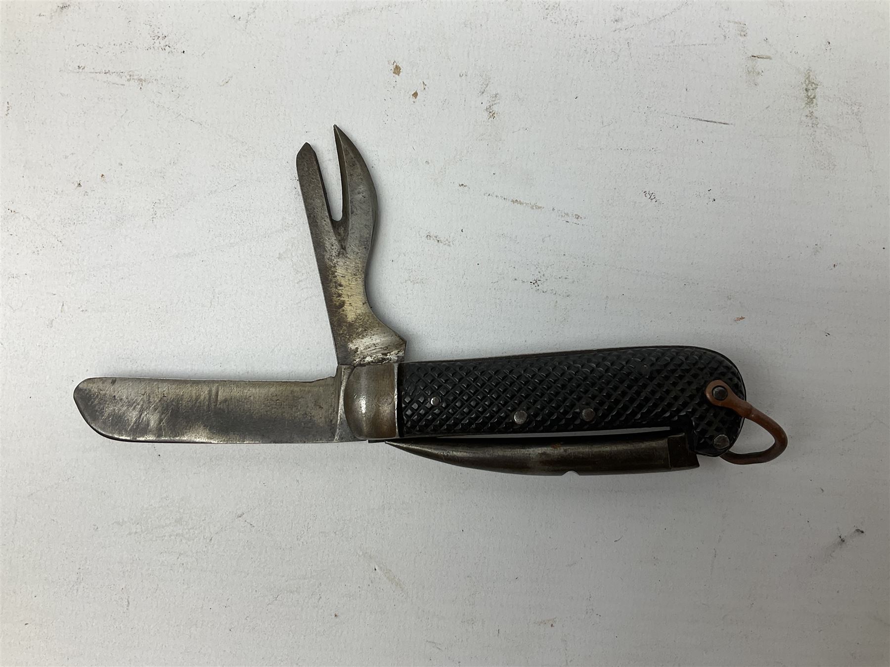 WW2 British army folding jack/clasp knife with blade and can opener marked with broad arrow and date 1944; a similar unmarked British army folding three-blade knife; and another later similar British Army knife marked Wade & Butcher Sheffield England (3)