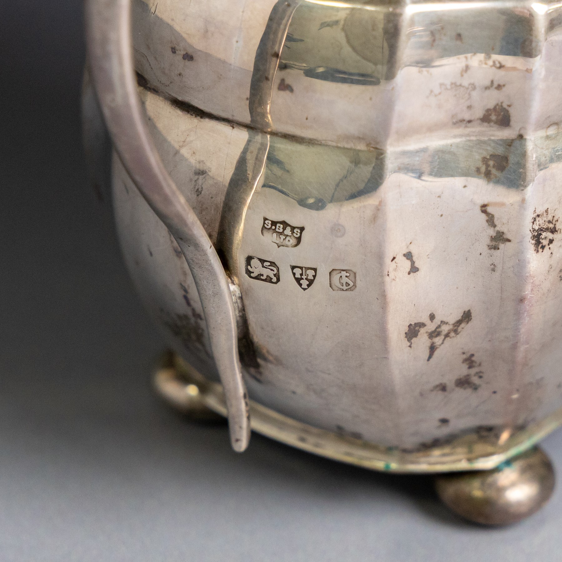 1930s silver three piece tea service, comprising teapot, milk jug and open sucrier, of oval form, the teapot with ebonised handle and finial, hallmarked S Blanckensee & Son Ltd, Chester 1931